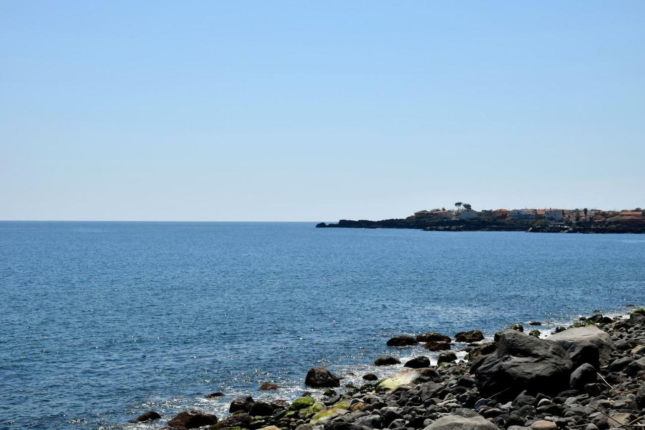 Riviera Degli Eucalipti - Cottage In Riva Al Mare Ачиреале Экстерьер фото